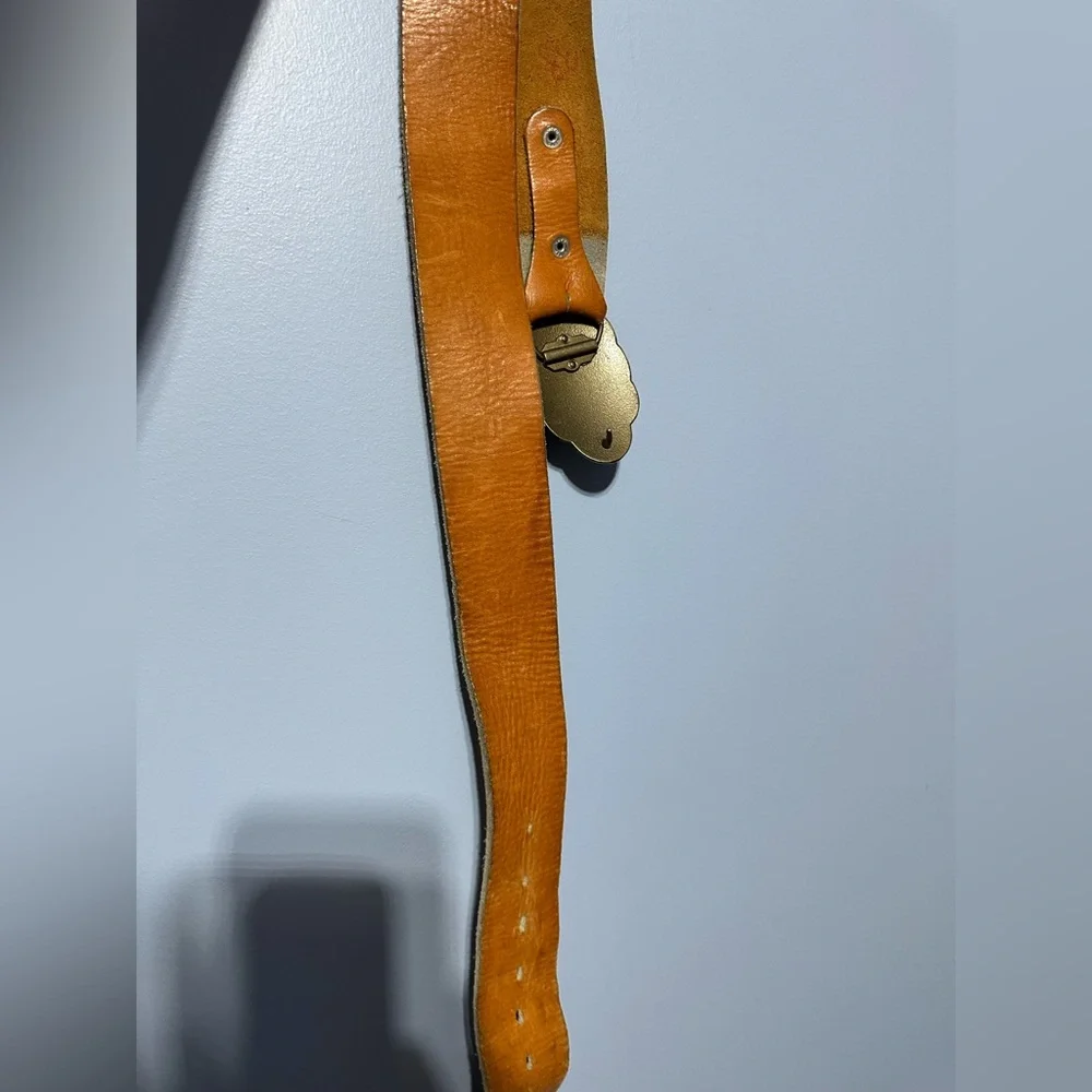 Vintage Style Brown Leather Belt with Ornate Buckle - Picture 6 of 9